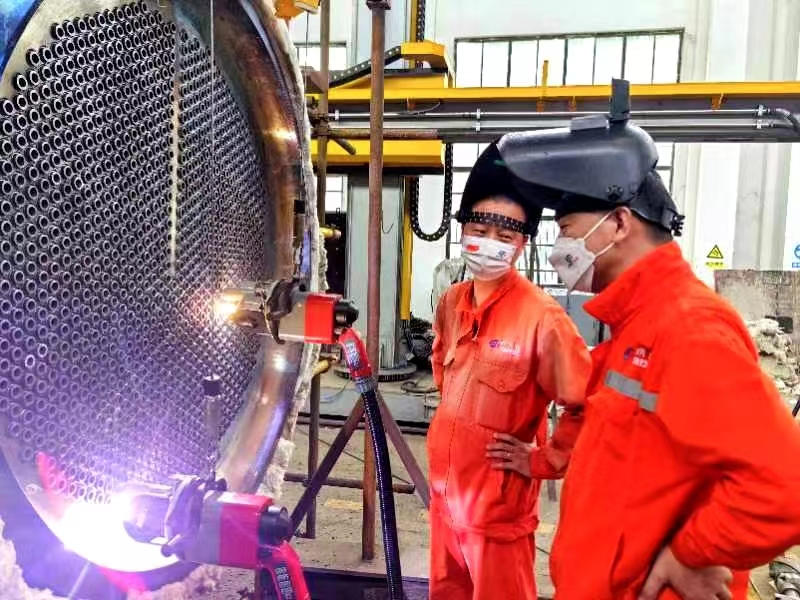 立足實體拼創(chuàng)新 鐵馬踏破鑄夢來---瀘天化弘旭公司制造的國內(nèi)第二臺全國產(chǎn)特種高壓設(shè)備交付使用(圖5) 立足實體拼創(chuàng)新 鐵馬踏破鑄夢來---瀘天化弘旭公司制造的國內(nèi)第二臺全國產(chǎn)特種高壓設(shè)備交付使用(圖5)