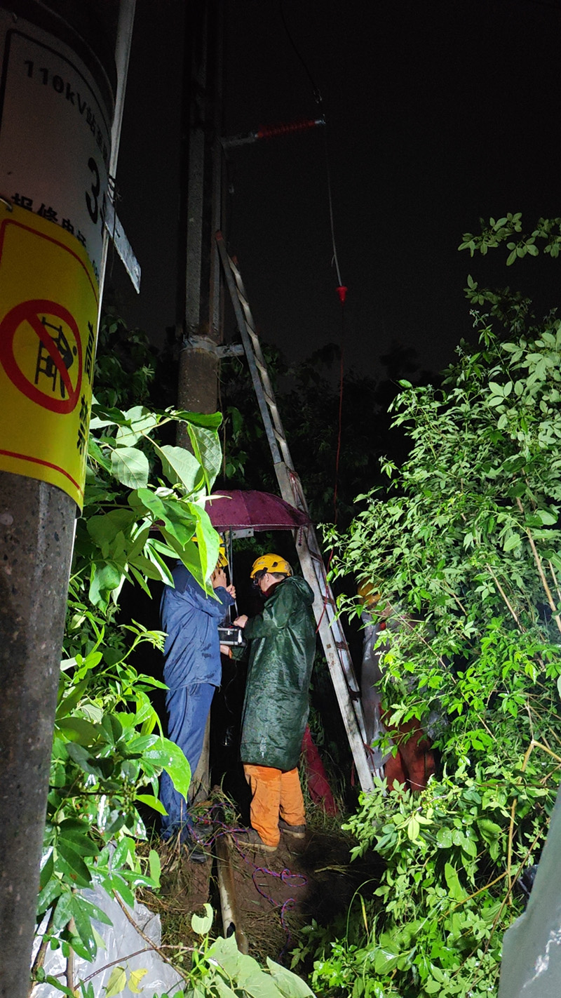 弘旭公司完成硝區(qū)35KV電纜緊急搶修任務(圖2) 弘旭公司完成硝區(qū)35KV電纜緊急搶修任務(圖2)