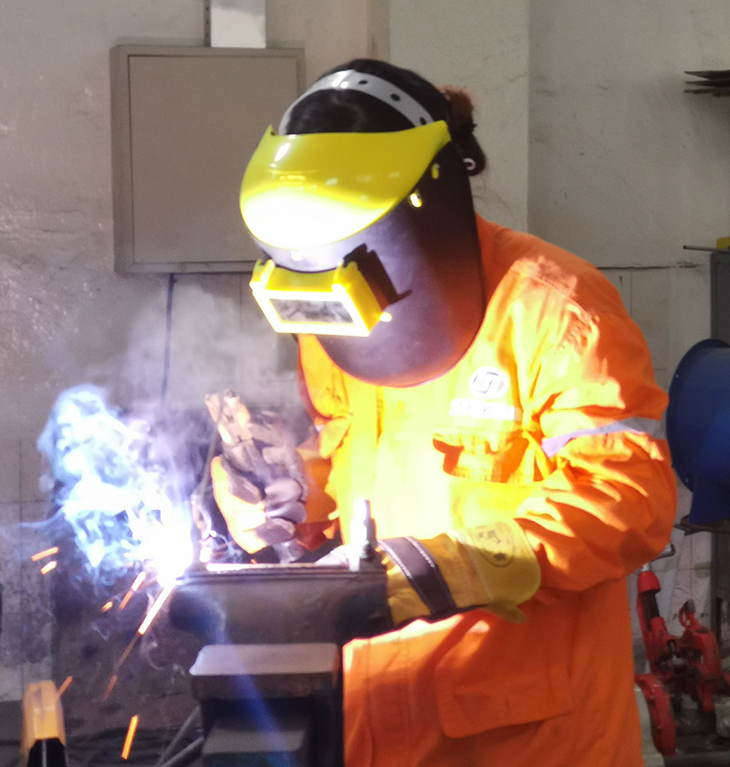 永不褪色的女勞?！浐胄窆倦妰x防腐工程處葉華蘭(圖1)