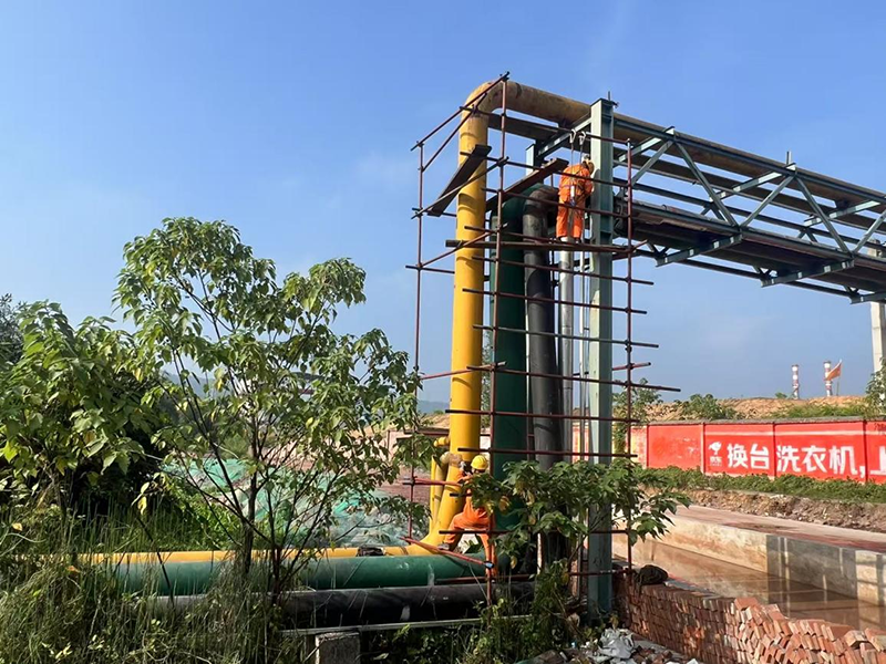 烈日“烤”驗(yàn)下的堅守(圖1) 烈日“烤”驗(yàn)下的堅守(圖1)