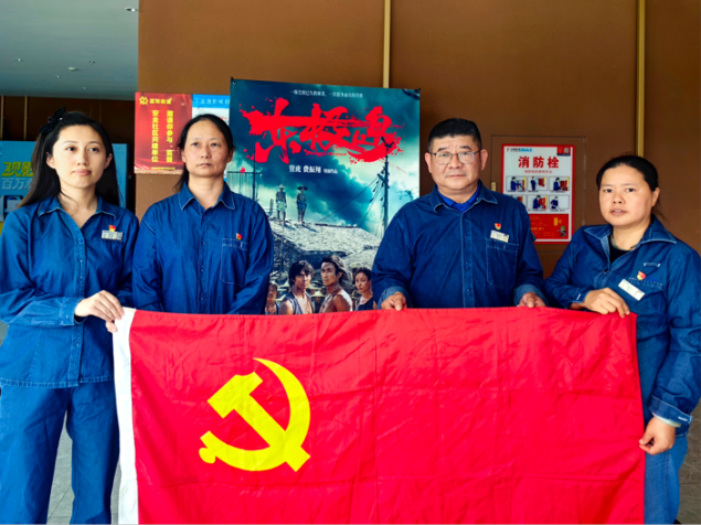 觀看《東極島》厚植愛(ài)國(guó)情懷(圖1)