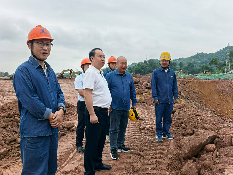 廖廷君到弘旭公司箱涵項目部現場調研指導工作(圖1)