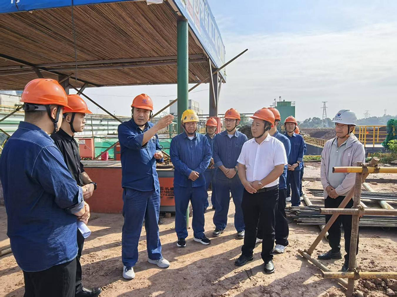 傅利才、郭春建到化工園區(qū)項(xiàng)目現(xiàn)場(chǎng)開展節(jié)前安全檢查(圖1)