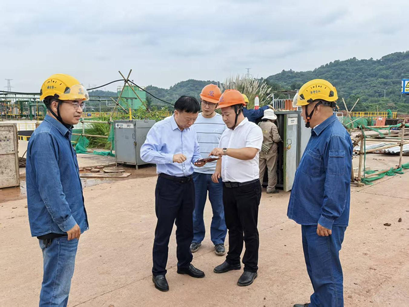 傅利才、郭春建到化工園區(qū)項(xiàng)目現(xiàn)場(chǎng)開展節(jié)前安全檢查(圖4)