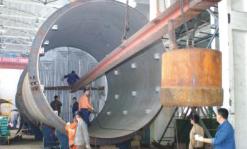 國內(nèi)第二臺(tái)大型稀硝酸吸收塔制作現(xiàn)場(圖2)