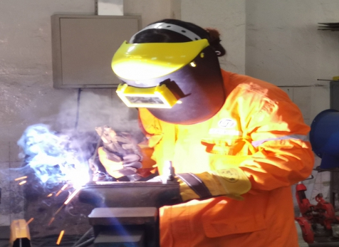 永不褪色的女勞?！浐胄窆倦妰x防腐工程處葉華蘭